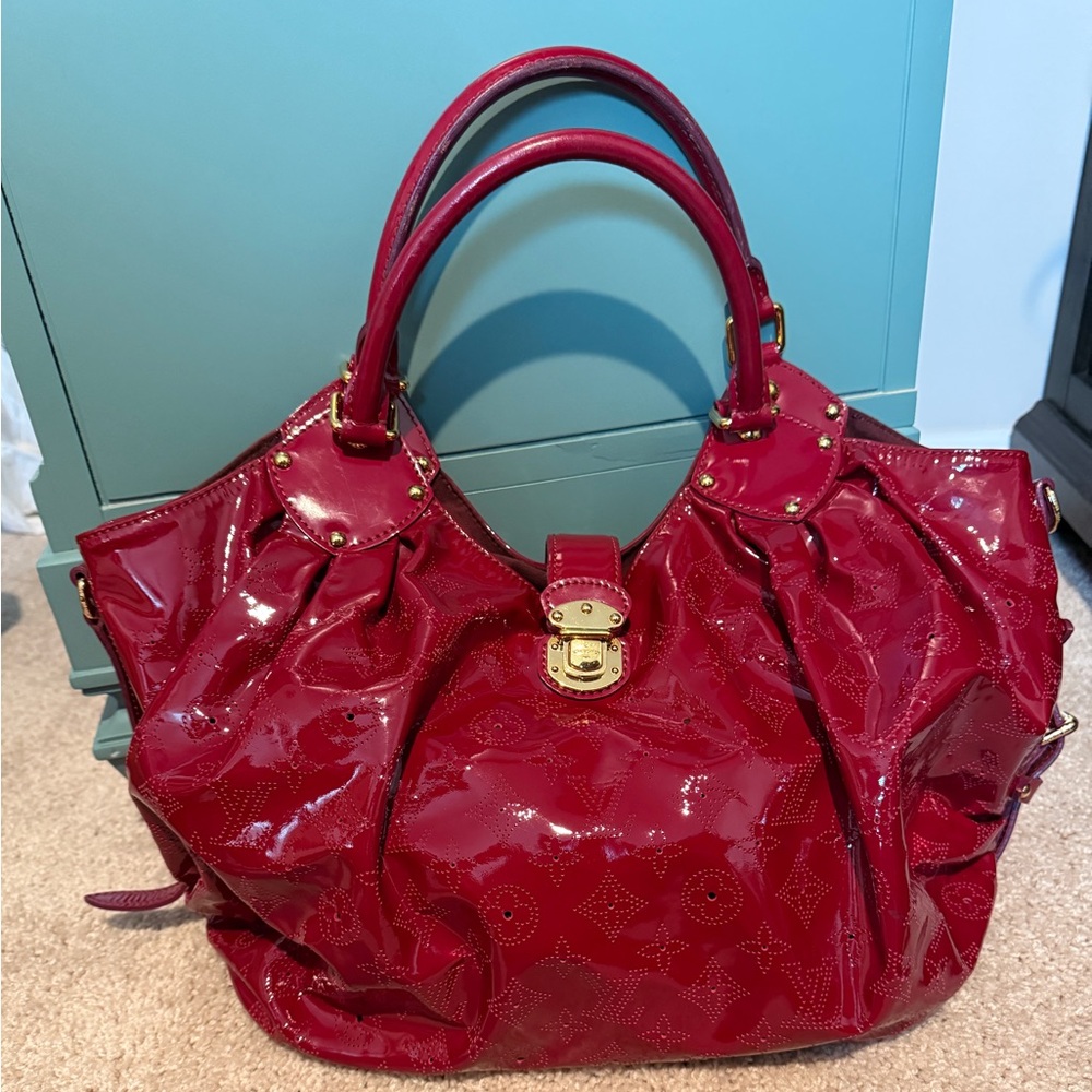 Louis Vuitton Pre-Owned 2009 Monogram Vernis Mahina Surya L Hobo Bag